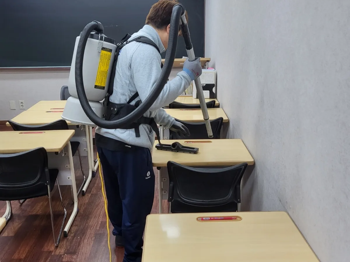 동구 선교동 학교 현관·중앙홀 바닥 위생청소 사례 - 행진크린